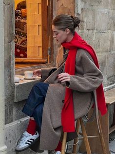 Looks Adidas, Scarf Outfit, Paris Mode, Looks Street Style, Mode Inspo, Looks Chic, 가을 패션, Looks Style, Mode Inspiration