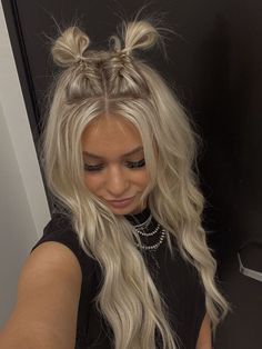 Rave Hairstyles, Haircut Selfie, Photo Hijab, Concert Hairstyles, Rave Hair, Fest Outfits, Cute Hairstyle, Hijab Girl, Work Hairstyles