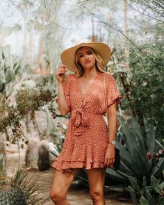 Botanical Garden Outfit, Palm Springs Instagram, Spring Picture Ideas, Garden Outfit, Vintage Palm Springs, Palm Springs Outfit, Palm Springs Decor, How To Pose For Pictures, Palm Springs Bachelorette