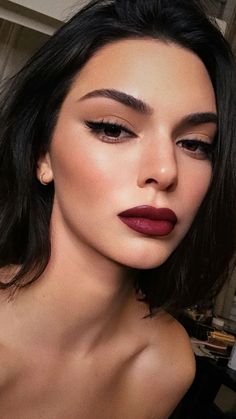 Burgundy Makeup Look, Burgundy Makeup, Romantic Makeup, Party Make-up, Tips Nails, Nails Dark, Jenner Makeup, Smokey Eyeliner