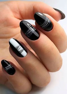 Black And White Nail, Shiny Nails Designs, Fall Acrylic, Black Nails With Glitter, Nagellack Trends, Black Acrylic Nails, Mommy Time, Nail Shimmer, Beadwork Designs