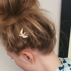 Adorable Sparrow Bird Hair Clip. Will Complete Any Look. 1 Clip Per Pack Material Content: 14 K Gold Plated Metal Alloy Willing To Accept Offers Please Do So With The Offer Button Not In Comments. Shop My Closet Bundle And Save! Cute Sparrow, Sparrow Bird, Accessories Cute, Bird Pendant, Packing Material, Hair Clip, Hair Clips, Hair Accessories, Stud Earrings