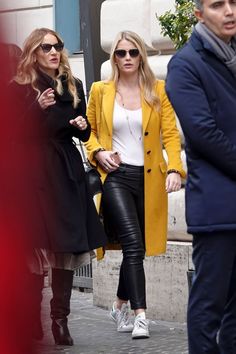 Yellow Trench Coat Outfit, Yellow Coat Outfit, Yellow Jacket Outfit, Long Jacket Outfit, Mustard Yellow Coat, Ace Design, Trenchcoat Outfit, Outwear Outfit, Mustard Coat