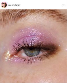 Pink Eyeshadow Looks For Brown Eyes, Pink 90s Makeup, Pink Sparkle Eyeshadow, Repunzal Makeup Ideas, Glinda Inspired Makeup, Glinda The Good Witch Makeup, Fun Eye Makeup Ideas, Pink Glitter Makeup Looks, Fairy Makeup Pink