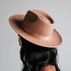 The Monroe is a quintessential fedora that will stand the test of time. The Monroe is a teardrop crown with stiff, upturned brim adorned with a tonal grosgrain band on the crown and brim. Style - Teardrop Rancher Material - 100% Australian Wool Dimensions - Crown 10.5 cm + Brim 8.8 cm LOCAL PICK UP ONLY Womens Western Hats, Women Fedora, Gigi Pip, Floppy Sun Hats, Rancher Hat, Fall Hats, Brown Hats, Classic Hats, Halo Style