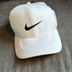 Unisex Nike Hat Breathable Hat Never Worn Nike Hat, Nike White, White Nikes, New Color, Nike Women, Color White, Brand New, Nike, Hats