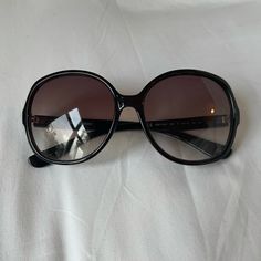 Juicy Couture Oversized Sunglasses In Dark Brown (Almost Black) Tortoise. Brand Logo On The Arm, Never Worn. 2000s Glasses, Huge Sunglasses, 2000s Sunglasses, Couture Sunglasses, Juicy Couture Accessories, Pink Eyeglasses, Tory Burch Sunglasses, Clubmaster Sunglasses, Big Sunglasses