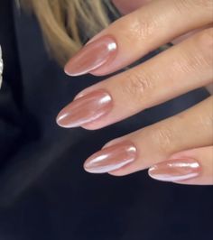 Clean Nail Acrylics, Pearl Shine Nails, Feminine Nails Classy Almond, Nails Olive Skin Tone, Sns Dipping Powder Nails Summer 2023, Coral Pearl Nails, Peach Pearl Nails, Nail Chrome Ideas, Peachy Chrome Nails