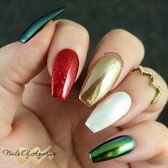 Christmas nail art, christmas tree nail art, Daily Charme Mirror Gold Powder, What's Up Nails Absinthe Powder, Swarovski CrystalPixie Comic Pop Almond Ideas, Sparkly Christmas Nails, Pro Nails, Pretty Fingers, Nails Floral, Pretty Tips, Christmas Nail Ideas, Cute Christmas Nails, Painted Nails