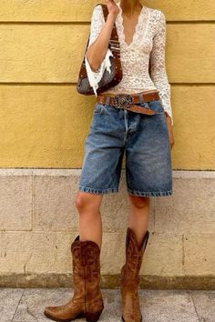 818, kendall jenner, nyc, west coast, cowboys, cowboy boots, 70s, daisy jones and the six, western, lust for life Botas Western, Look Grunge, Downtown Outfits, Cowgirl Outfits, Mode Inspo, Country Outfits, Mode Vintage