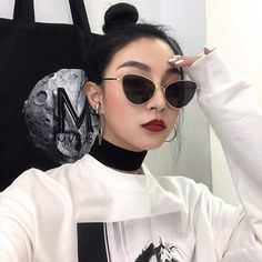 Vintage Sunglasses Retro, Oversized Fashion, Harajuku Style, Red Sunglasses, Shades Sunglasses, Oversize Fashion, Trending Sunglasses, Eye Shape, Black Women Fashion