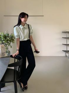 Formal Casual Korean Outfits, Asian Formal Outfit, Asian Corporate Fashion, Kdrama Office Outfits Women, Korean Corporate Attire, 90s Office Fashion, Workplace Clothing, Corporate Girlie, Black Work Dresses