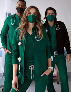 Cool Scrubs Outfit, Doctors Scrubs Fashion, Tech Clothing Women, Green Figs Scrubs, Fashion Scrubs For Women, Surgical Green Scrubs, Hunter Green Scrubs, Hunter Green Scrubs Outfit