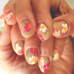 Painted my mom's nails! Hibiscus flowers on a nude base. Super summery! 🌴 Nails Hibiscus, Hibiscus Nail Art, Wow Nails, Nail Time, Glamour Nails, Funky Nails, Hibiscus Flowers