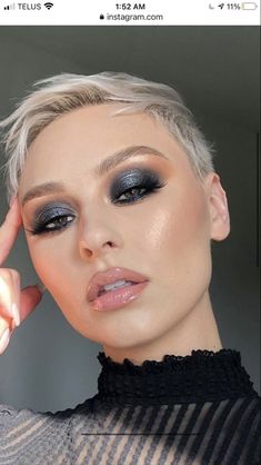 Grey Black Smokey Eye, Stylish Makeup Looks, New Year Look Makeup, Smokey Grey Makeup, Black Grey Makeup Look, Silver Glam Eye Makeup, Black Eyeshadow Blue Eyes, Smokey Eye Makeup 2023, Makeup For Dark Grey Eyes