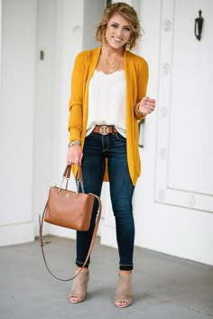 fall style Yellow Cardigan, Outfit Jeans, Work Style, Casual Work Outfits, Trend Fashion, Work Outfits Women, Casual Fall Outfits, Business Casual Outfits