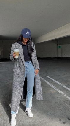 New York Aesthetic Fall Outfits, Winter Doc Martin Outfits, New York Fall Outfits Women, Chicago Inspired Outfits, New York Outfits November Women, Seattle Aesthetic Outfit Winter, Winter Seattle Outfit, City Girl Outfits Winter, Winter Dc Outfit