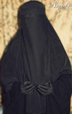 Unique Veil, Hijab Niqab, Muslim Outfits, Beautiful Muslim Women, Hive Mind, Muslim Girls, Muslimah Fashion, Niqab