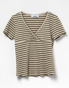 The Weekend Shirts, Basic Tees Women, Simple Tops For Women, Cute Tops For School, Cute Shirts Aesthetic, Cute Womens Shirts, Back To School Tops, Striped Top Outfit