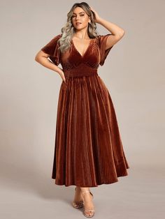 A Line Dress Plus Size Formal, Formal Plus Size Wedding Guest Dress, Plus Size Wedding Guest Fall, Formal Autumn Dress, Family Wedding Attire Guest, Plus Size Fall Cocktail Dresses, Wedding Plus Size Outfit Guest, Plus Size Engagement Photos Dress, Wedding Attire For Women Plus Size