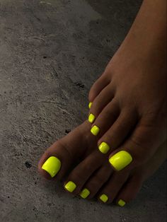 Bright Toe Nails, Bright Yellow Nails, Neon Pedicure, Pedicure Inspiration, Neon Toe Nails, Pedicure Trends, Beach Toe Nails, Yellow Toe Nails, Toenail Designs Summer