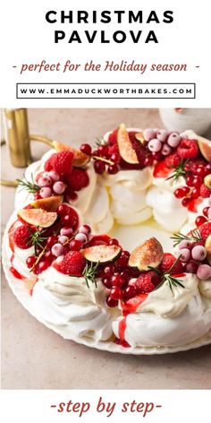 Pavlova Wreath Recipe, Meringue Wreath Christmas, Pavlova Christmas Wreath, Christmas Wreath Pavlova, Pavlova Wreath Christmas, Merengue Desserts, Holiday Pavlova