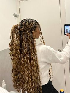 Ultimate Back to School Braid Ideas for a Fresh Start Bohemian Braids Blonde And Brown, Different Box Braid Styles, Goddess Braids Over Locs, Honey Goddess Braids, Boho Braids Honey Blonde, Honey Box Braids, Cool Braid Ideas, Hair For Goddess Braids, Honey Brown Goddess Braids