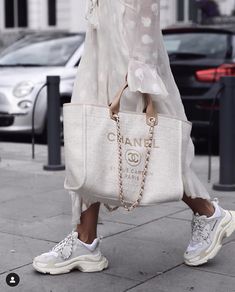 The Complete Guide to the Chanel Deauville Tote Bag – Handbagholic Tas Louis Vuitton, Shoes Yeezy, Money Rich, Sneaker Outfits, Balenciaga Sneakers, Dad Sneakers, Chanel Tote, Fancy Shoes, Looks Black