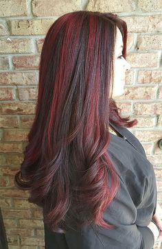 Highlights Burgundy, Hair Color Red Highlights, Black Hair With Red Highlights, Black Cherry Hair, Pelo Cafe, The Trend Spotter, Natural Hair Growth Remedies, Black Red Hair, Blonde Summer