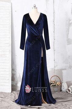 This simple navy velvet long sleeve evening dress could be a good choice for prom and evening event. It features deep V-neck, keyhole back and high slit on skirt. Black And Gold Prom Dress, Halter Top Wedding Dress, Long Sleeve Formal Dress, Sleeve Formal Dress, Velvet Formal Dress, Feather Prom Dress, Gold Prom Dresses