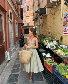 Fashion’24, street style, what to wear rhis spring/summer Greece Dinner Outfit, Southern Italy Outfits, London June Outfit, Summer In Rome Outfits, Italian Street Style Summer, Rome Summer Outfit, Rome Summer Outfits, Rome Outfits Spring, Tuscany Outfits