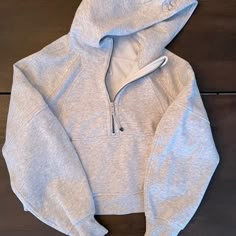 Winter Outfits Athletic, Lululemon Hoodie Sweatshirt For Winter, Lululemon Hoodie For Winter Streetwear, Lululemon Sporty Streetwear Hoodie, Lululemon Winter Hoodie Sweatshirt, Lululemon Sporty Long Sleeve Hoodie, Scuba Half Zip, Warm Winter Outfits, Bling Accessories