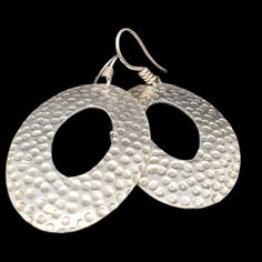 Elegant, original and of great finesse, this pair of silver earrings will enhance your outfits. Handmade by an artisan jeweler from Dakar. A jendalma creation inspired by traditional jewelry. Size: 4.5 Material: 925 silver Origin: Senegal Dakari Earrings, Dangling Earrings, Traditional Jewelry, Oval Shape, 925 Silver, Silver Earrings, Jewelry Earrings Dangle, Etsy Earrings, Size 4