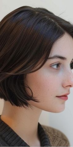 Frame your face with the effortless elegance of the Italian Bob Haircut. Perfect for fine hair textures, this style is always in vogue. Italian Bob Haircut, Italian Bob, Really Short Hair, Cool Vibes, Hair Textures, Short Wavy, Hair Life, Effortless Elegance