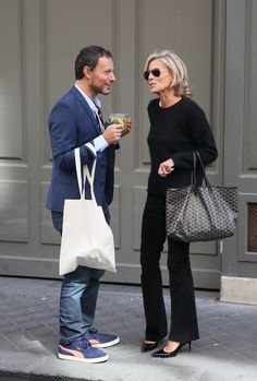 Claire Chazal Style, Mode Over 50, Mode Ab 50, How To Wear Leggings, Chique Outfits, Diane Keaton, Ageless Style, Advanced Style, 60 Fashion