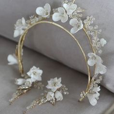 Brand New Bridal Set . Crown & Tiara. Never Used. Changed Mind For Wedding Features: Flexible And Bendable Hand Wired Color: Gold Size:Crown Length About 35.5cm, Hight About 5.5cm Earrings Length About 10.5cm Wide About 4cm(1-2cm Differs Due To Manual Measurement) Weigth:Crown About 109.8g;Earring About 29.6g Occasions:Wedding/Party/Prom/Anniversary Environmental Standard:Hypoallergenic Lead Nickel Free Wedding Crown Hair, Bride Drop Earrings, Tiara For Wedding, Flower Wedding Crown, Rhinestone Bridal Jewelry, Boho Bridal Earrings, Wedding Hairstyles With Crown, Crown Bride, Tiara Gold