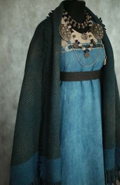 Viking Maiden, Winter Clothes Aesthetic, Traditional Clothing Around The World, Norse Clothing, Fantasy Garb