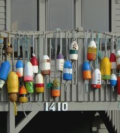 there are many buoys hanging on the wall