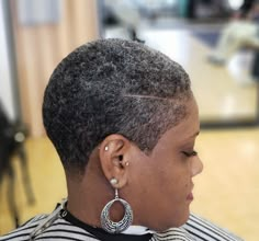 Short Curly Gray Hair, Grey Short Hair, Short Hair Black Women, Curly Gray Hair, Razor Cuts