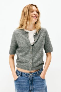 Soft  knit cardigan with wool content. Round neckline  shiny buttons at front  and short sleeves. Ribbing at neckline  cuffs  and hem. Uni Outfit, Sweaters Fall, Kids Activewear, Oversized Sweater Cardigan, Gilet Long, Mohair Cardigan, Blouse Jeans, Baby Gym, Green Cardigan