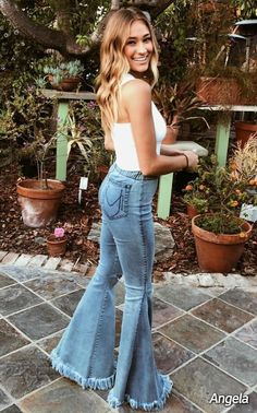 Jeans Poses, Bootcut Flare Jeans, Patch Hole, Outfits Comfy, Estilo Hippy, Mode Hippie