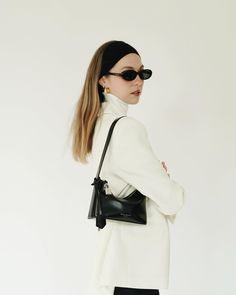 Which size is your summer go-to? Verafied Hobo Bag, Minimalist Structured Bag, Black Shoulder Bag Outfit, Minimalist Dresser, Black Hobo Bag, Shoulder Bag Outfit, Black Mini Bag, Structured Bag, The Minimalist