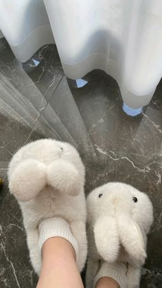 Cute Slippers Aesthetic, Slippers Aesthetic, Cute Slippers, Cute Selfie Ideas, Just Girl Things, Just Girly Things, Casual Style Outfits, Girly Girl