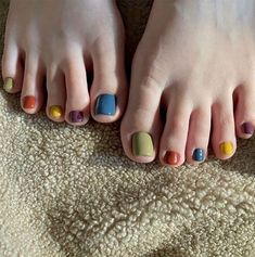 Fun Toenail Colors, Nail Feet Design Summer, Light Colour Nail Polish, Multi Colored Pedicure, Multi Color Pedicure, Toes Polish Ideas, Multicolored Toenails, Colorful Pedicure Designs, Cute Simple Pedicure Ideas