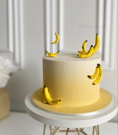 there is a cake with bananas on it