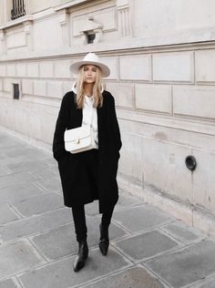 Fedora Hat Outfit Winter, Fedora Outfits Women, Outfit With Fedora, Hat Outfit Winter, Trent Coat, Celine Box Bag