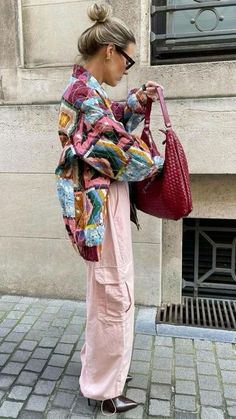 Italy Outfits Women, Winter Pant, Pink Cargo Pants, Celana Fashion, Perfect Cute, Millennials Fashion, Italy Outfits, Chic Dresses, Midi Skirts