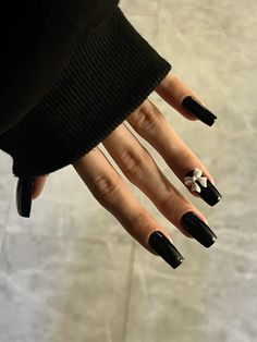 🥷 Cute Black Square Nails, Square Black Nails, Black Nails Square, Black Square Nails, Minimalist Nail Art