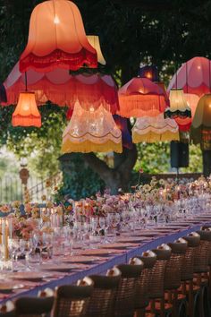 WEDDINGS Block Party Wedding, Maximalist Wedding Decor, Surrealism Wedding, Maximalism Wedding, Eccentric Wedding, Diy Birthday Party Decorations, Quirky Wedding Ideas, Weird Wedding, Maximalist Wedding