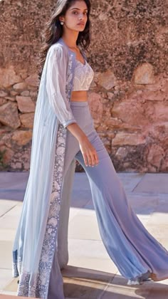 Indian Outfits Modern, Baddie Vibes, Trendy Outfits Indian, Diwali Outfits, Traditional Indian Dress, Women Dresses Classy